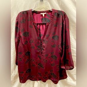 Blouse with 3/4 Sleeves.